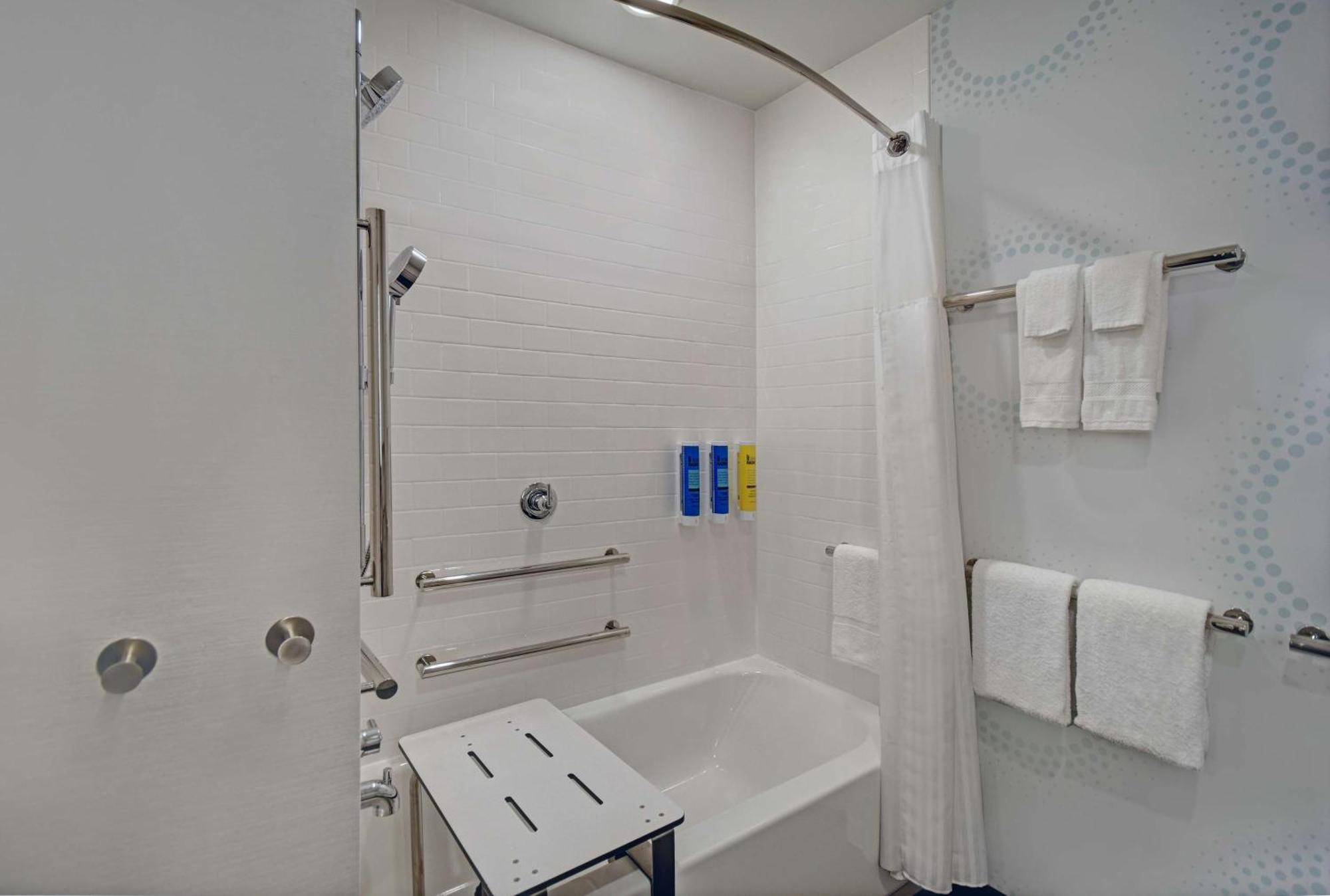 Hotel Tru By Hilton Gaylord, Mi Zewnętrze zdjęcie